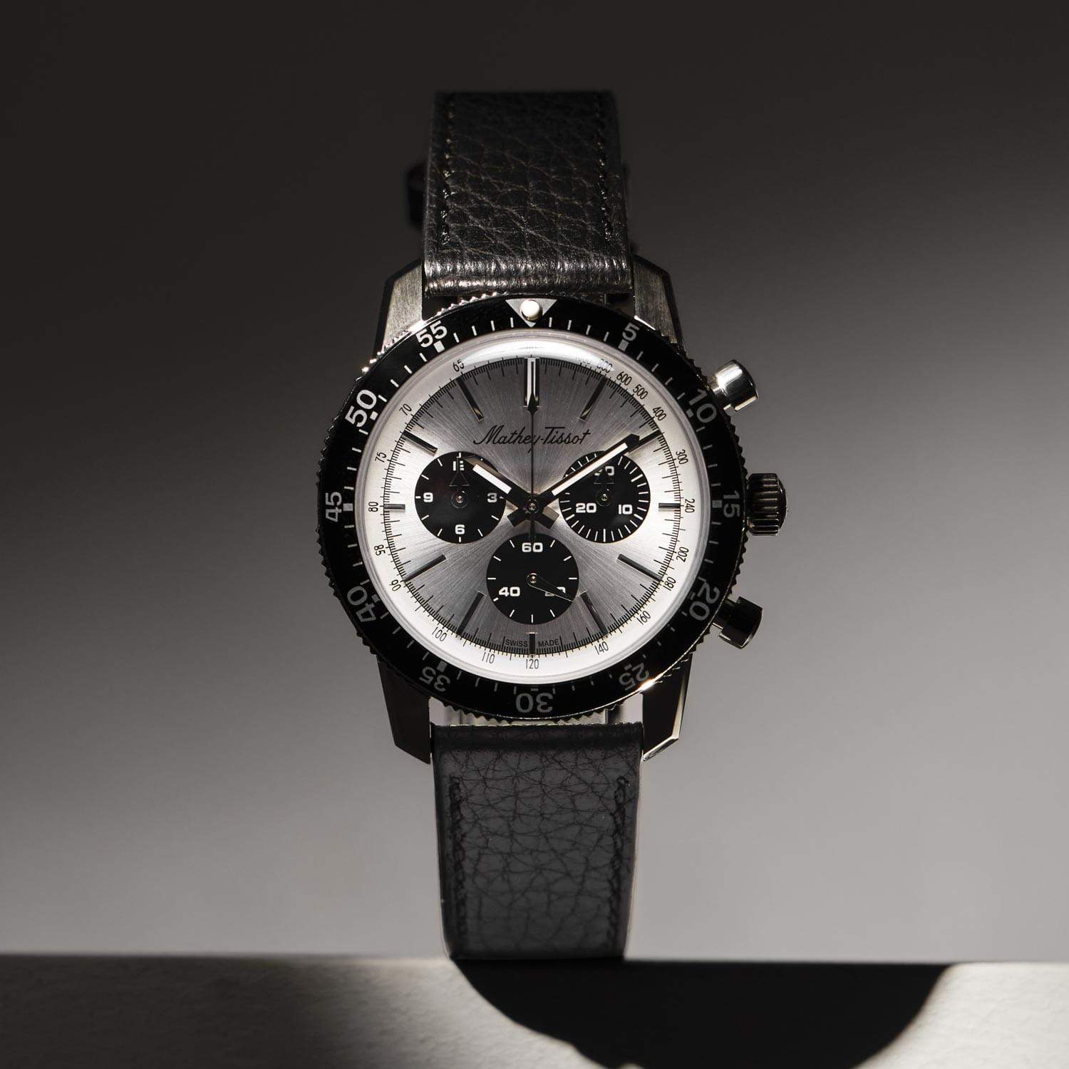 Mathey-Tissot Mathey-Tissot Type 1968 TYPE1968SN,  швейцария мужские часы на браслете кожаный боковой вид