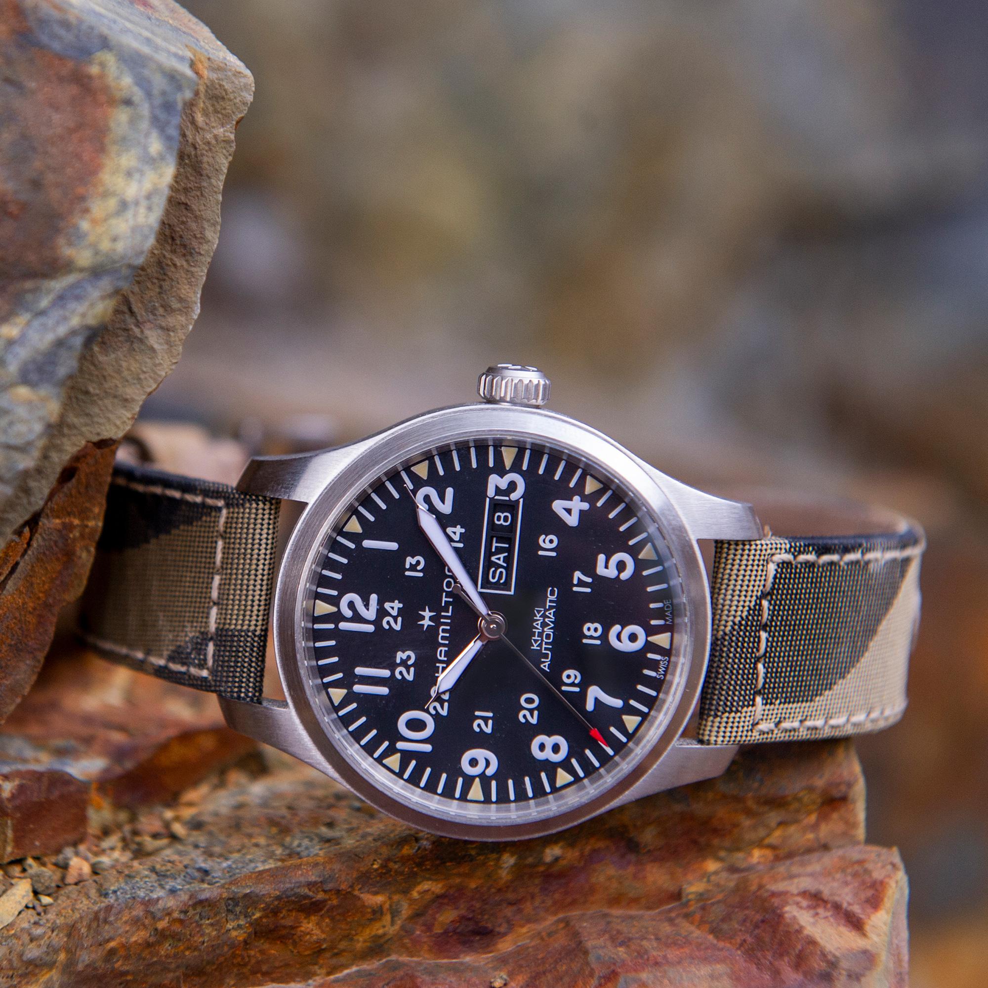 Hamilton H70535031 мужские часы застежка крупным планом