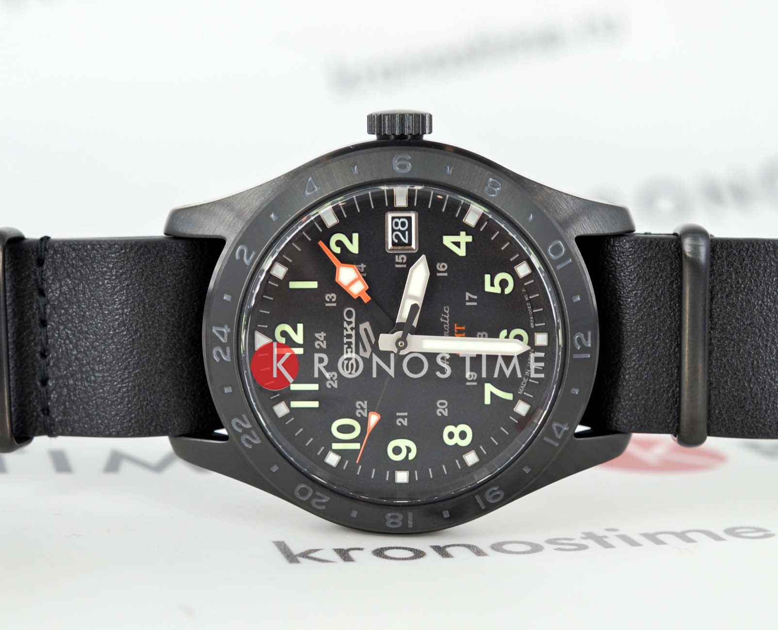 Seiko Seiko 5 Sports Field series SSK025K1 Field, наручные мужские часы фото под углом