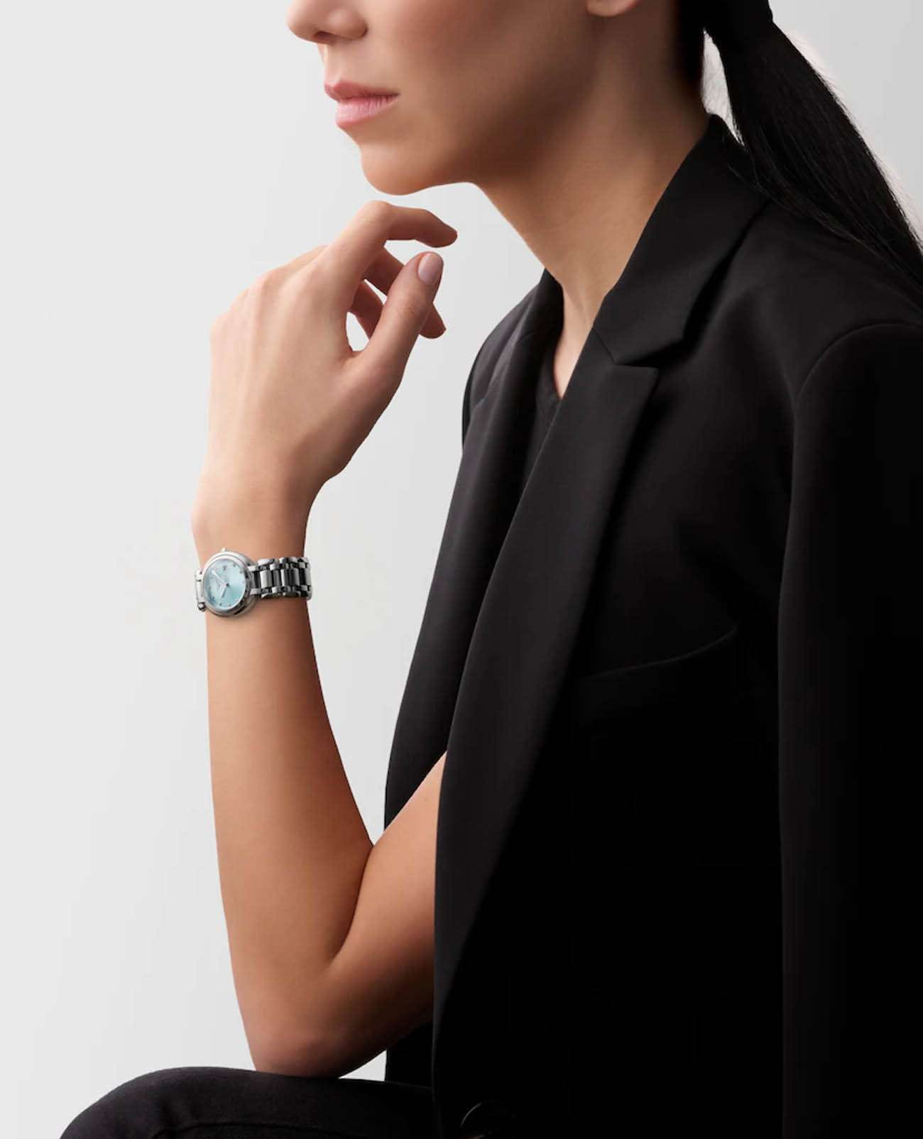 Longines L81224906 женские часы застежка крупным планом