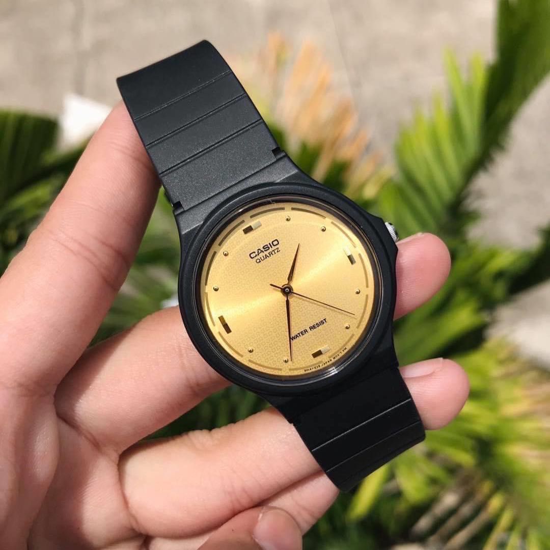 Casio MQ-76-9A мужские часы застежка крупным планом