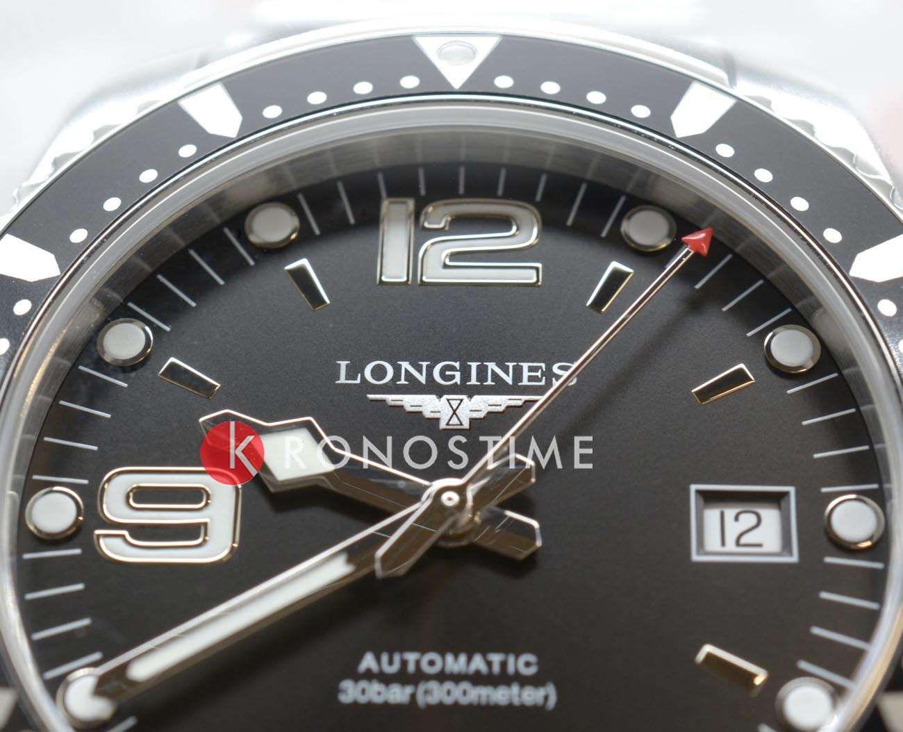 Longines Longines HydroConquest L3.742.4.56.6, hydroconquest швейцария мужские часы на браслете нержавеющая сталь боковой вид