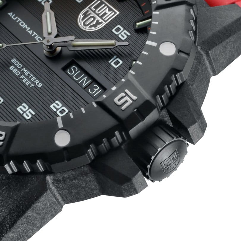Luminox Luminox Master Carbon SEAL Automatic XS.3875 механические мужские часы часы крупный план черный циферблата