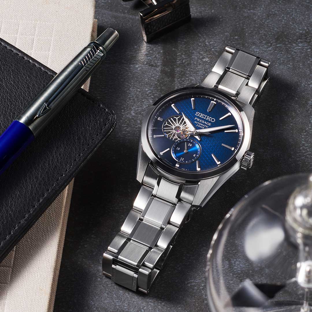 Seiko SPB417 мужские часы застежка крупным планом