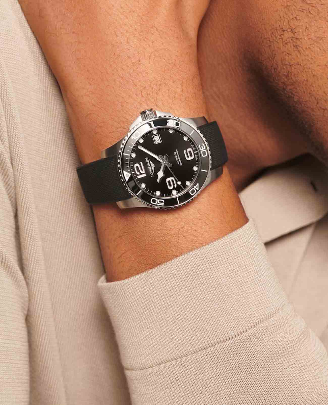 Longines Longines HydroConquest L3.780.4.56.9 механические мужские часы часы крупный план черный циферблата