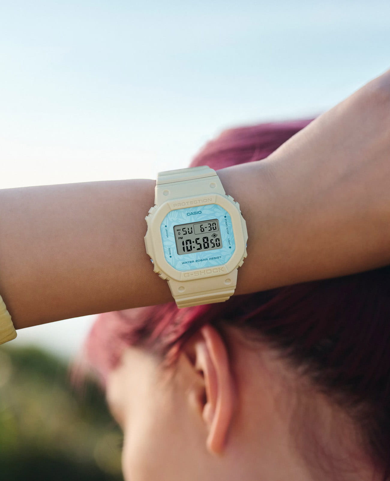 Casio Casio G-Shock GMD-S5600NC-9DR (GMD-S5600NC-9) , наручные женские часы фото под углом
