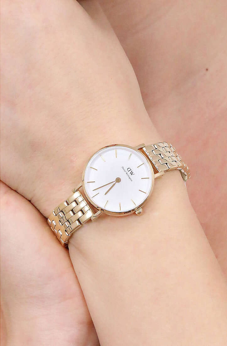 Daniel Wellington Daniel Wellington Petite 5-Link Evergold DW00100614 швеция наручные женские часы заводная головка с логотипом Daniel Wellington