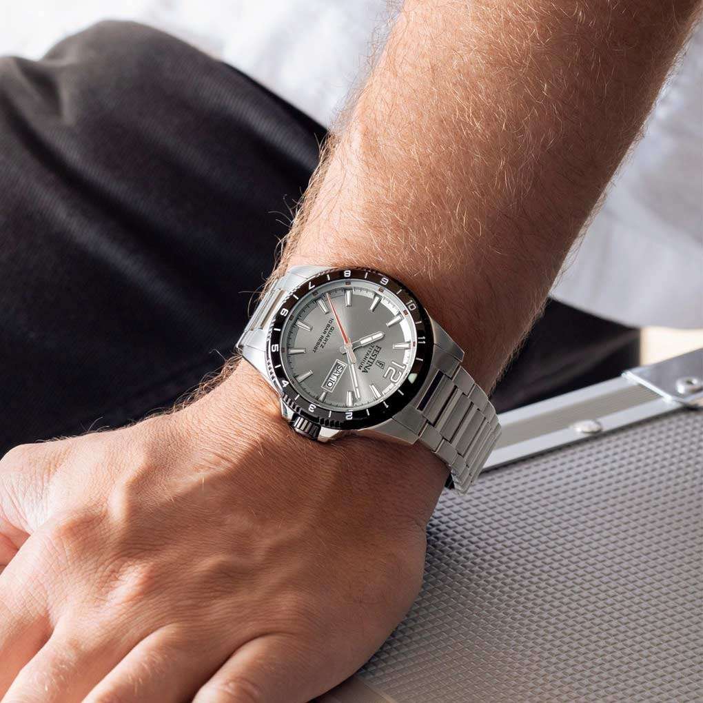 Festina  F20698/1 мужские часы застежка крупным планом