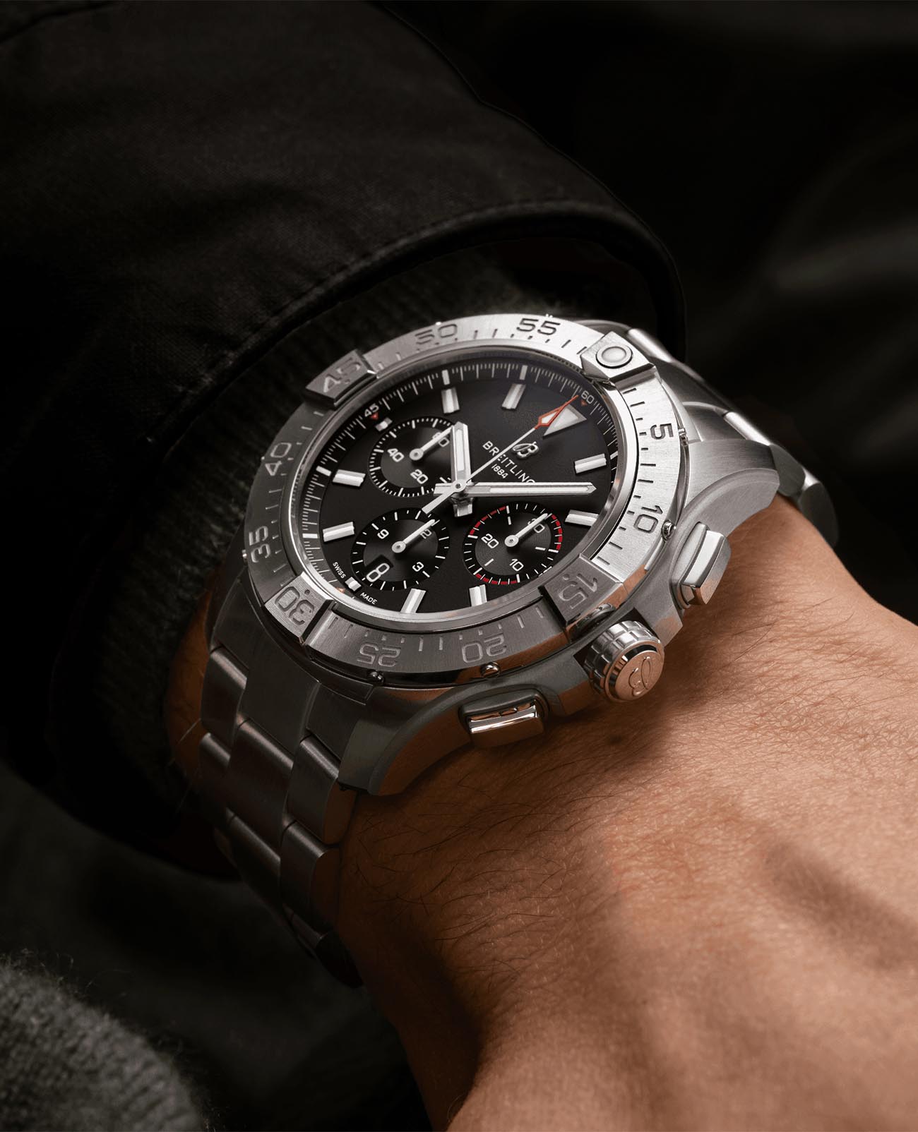 Breitling Breitling Avenger B01 Chronograph 44 AB0147101B1A1 , наручные мужские часы фото под углом