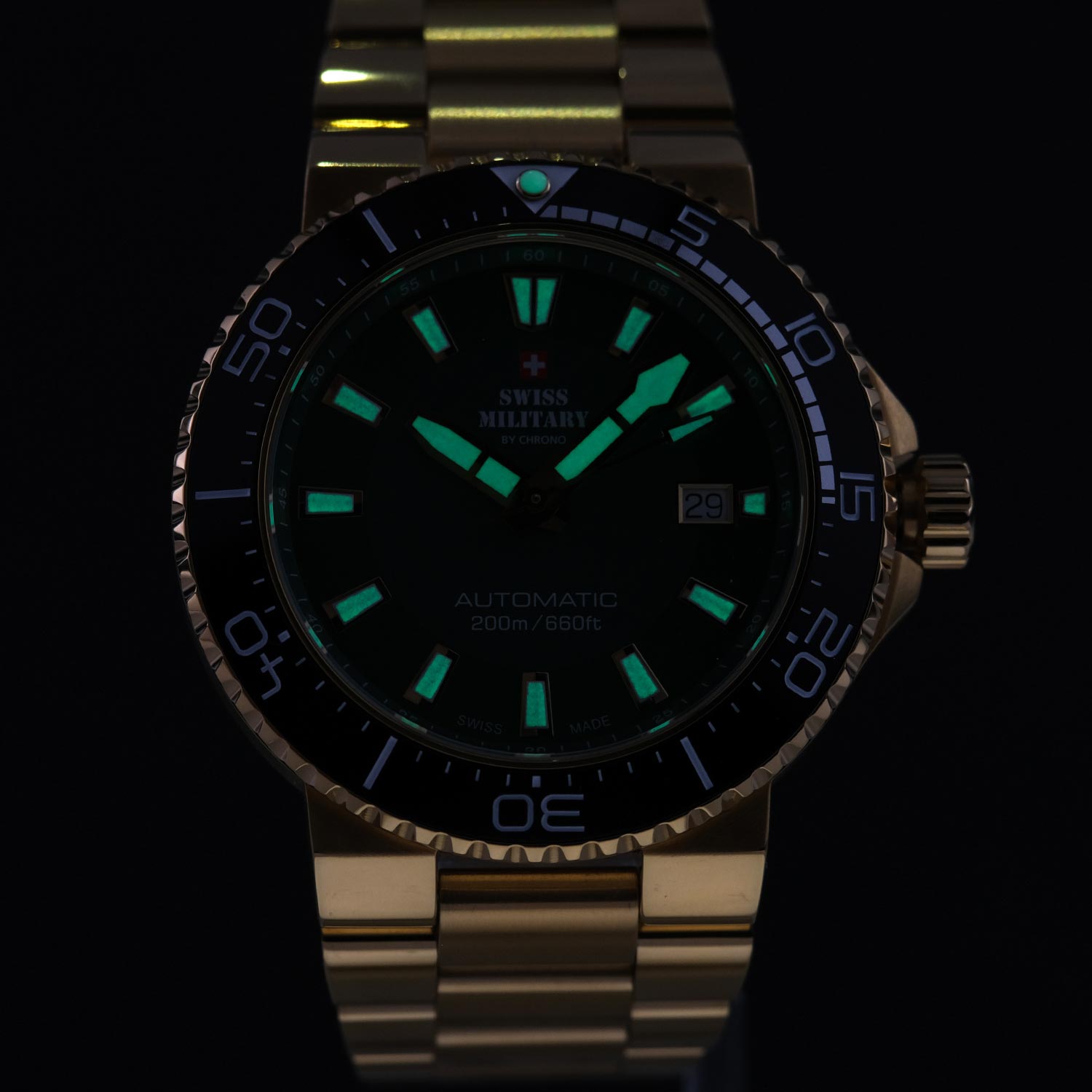 Swiss Military by Chrono Swiss Military by Chrono Automatic Dive SMA34086.07 механические мужские часы часы крупный план синий циферблата
