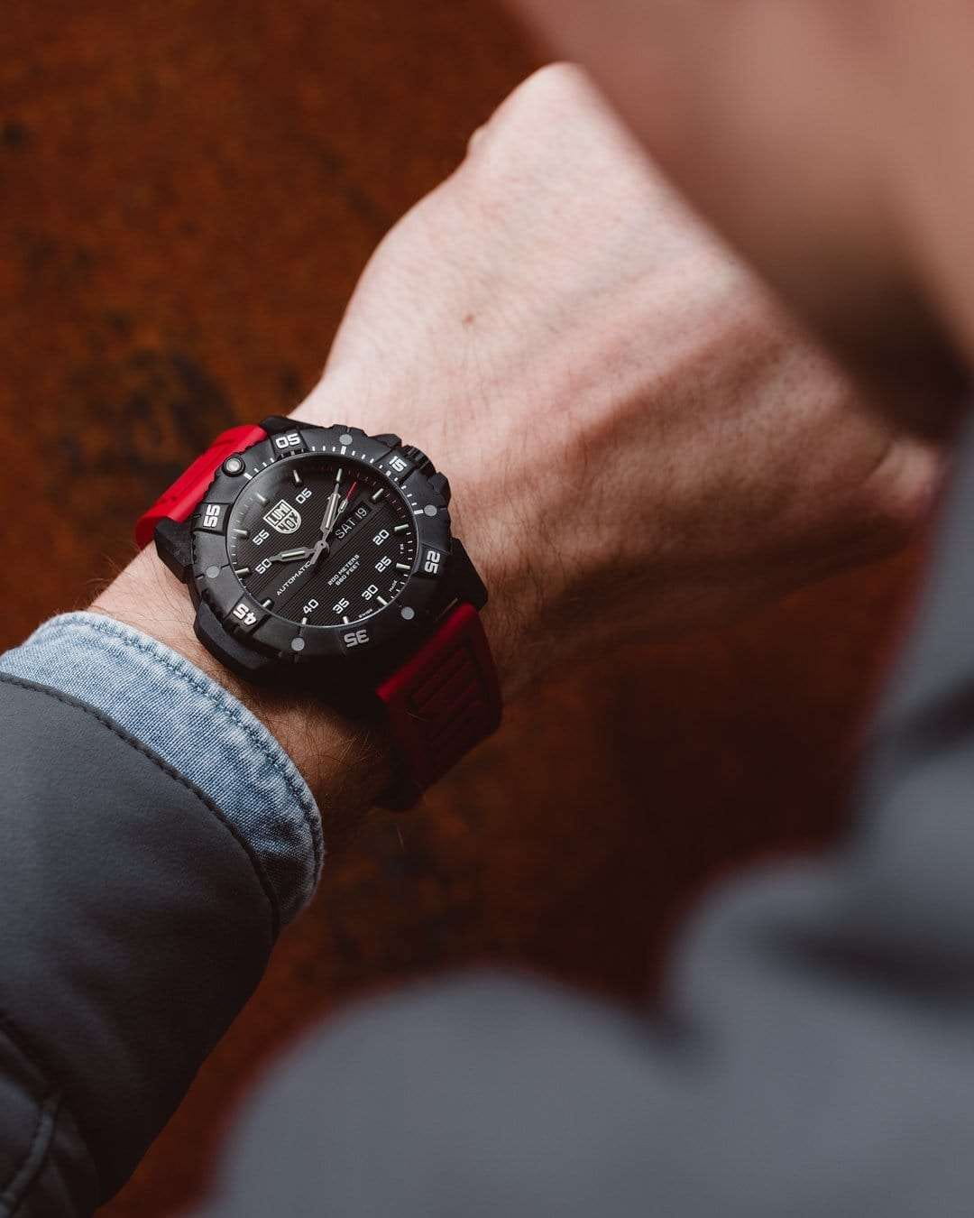 Luminox Luminox Master Carbon SEAL Automatic XS.3875, navy seal швейцария мужские часы на браслете каучук боковой вид